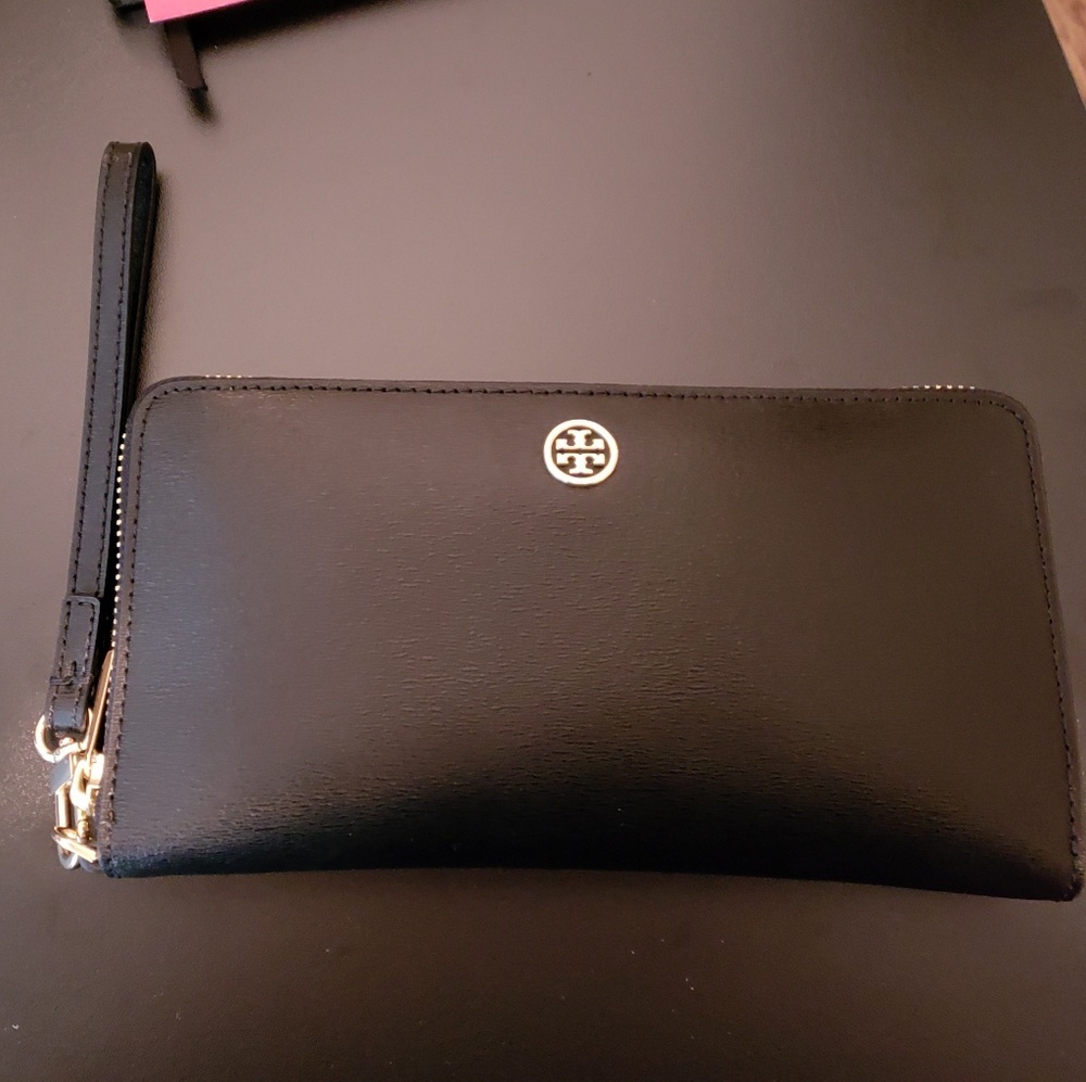 Authentic NWOT Tory Burch Parker wallet